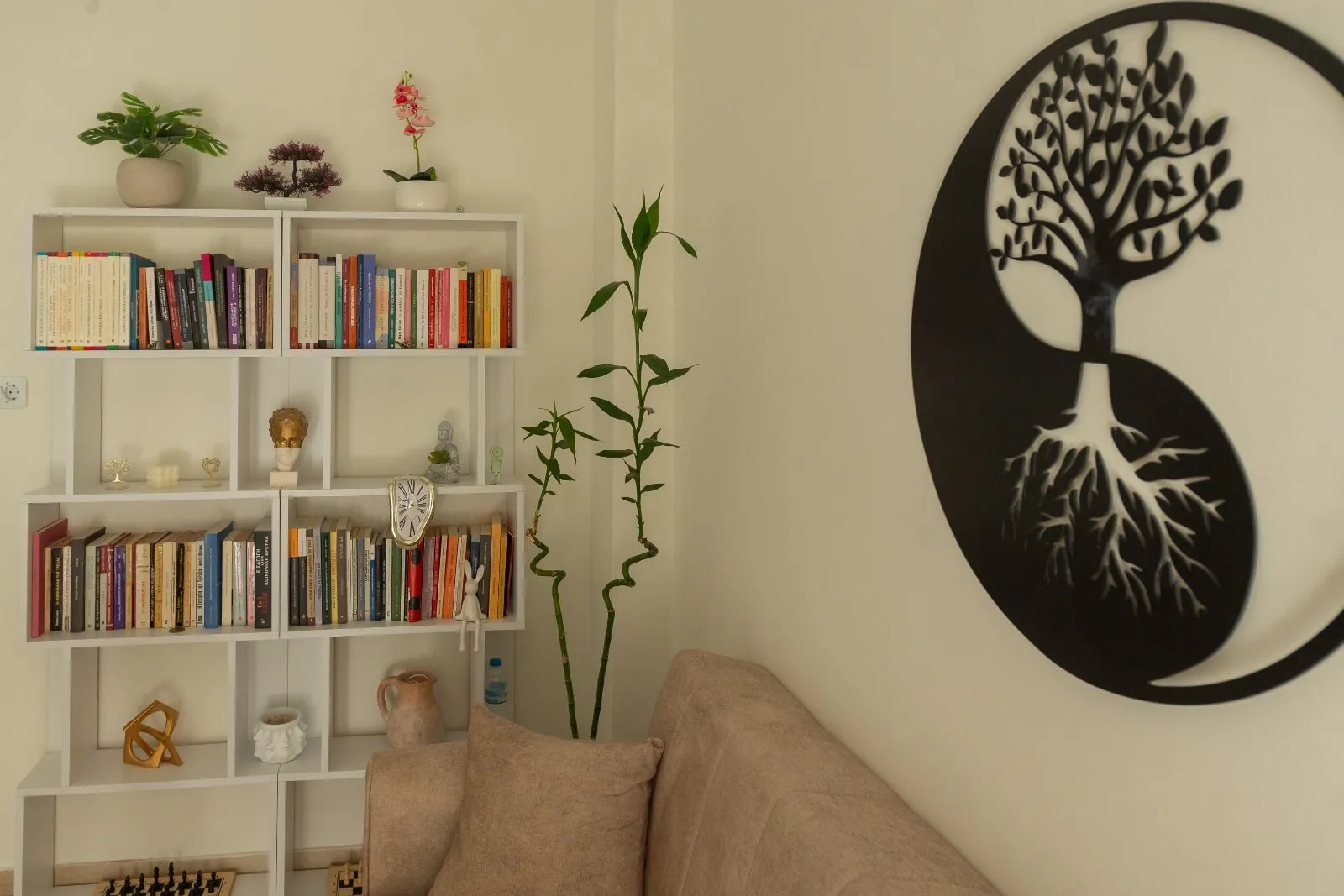 Βασίλης Περιβολάρης - Γραφείο